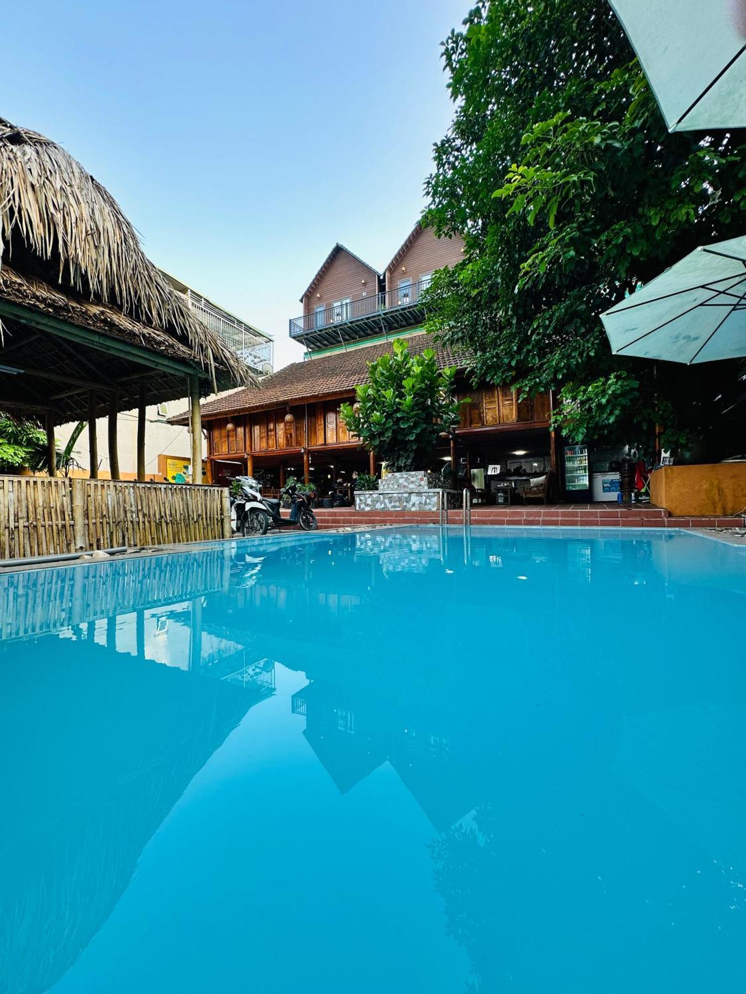 Odyssey Hostel, Tours & Motorbikes Rental ハザン エクステリア 写真