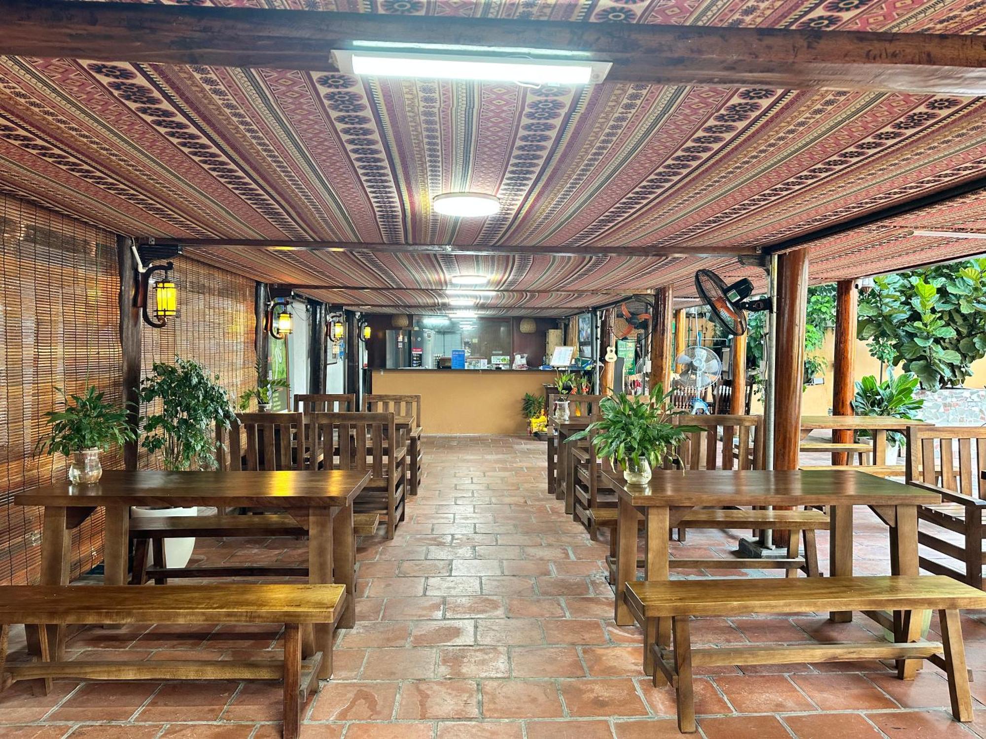 Odyssey Hostel, Tours & Motorbikes Rental ハザン エクステリア 写真